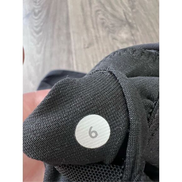 Lululemon Women Top Black Poly Blend Sleeveless 2 in 1 Run Active Tank Top size - Picture 4 of 5